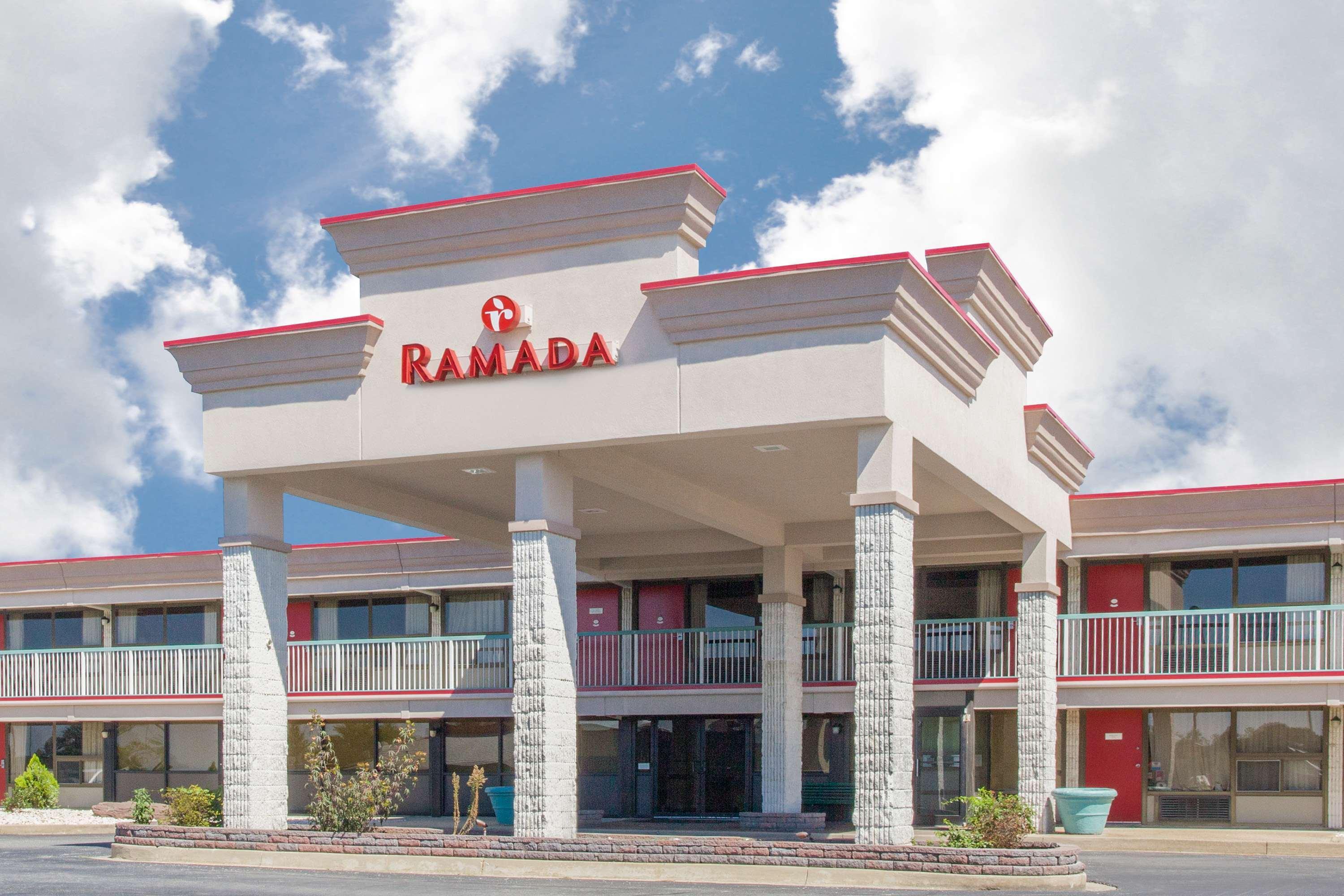 Ramada By Wyndham Edgewood Hotel & Conference Center Exterior photo